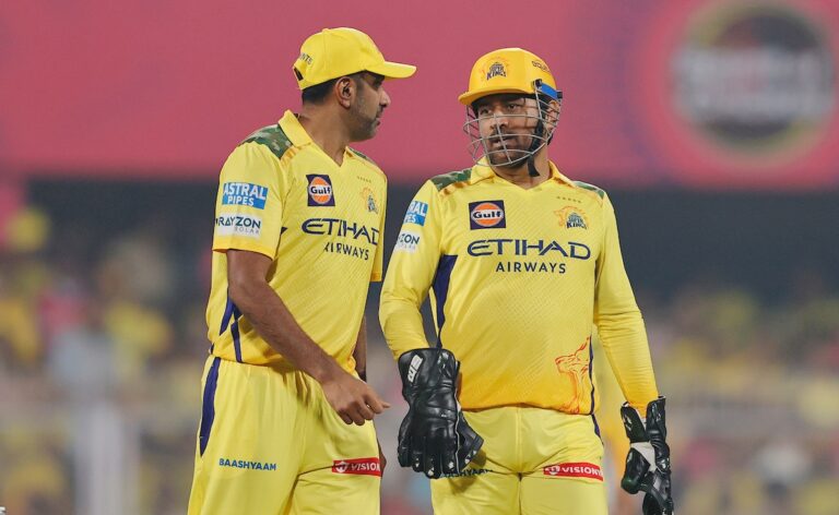2b5poqbg ashwin and dhoni bcci 625x300 15 April 25.jpg