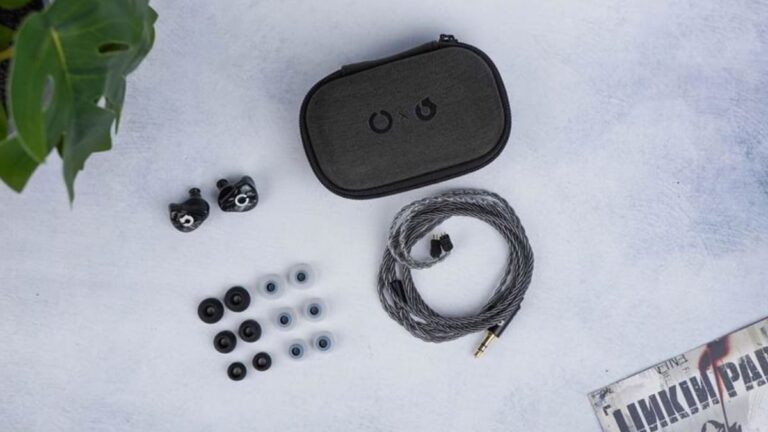 Headphone Zone X Oriveti Blackbird headphone zone 1742822545989.jpg