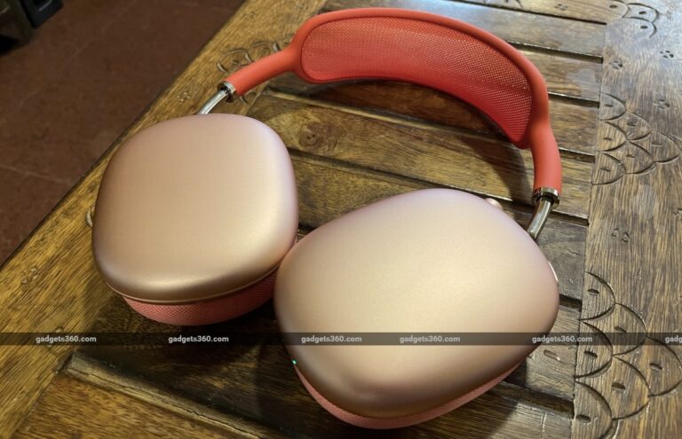 apple airpods max review flat 1611145065813.jpg