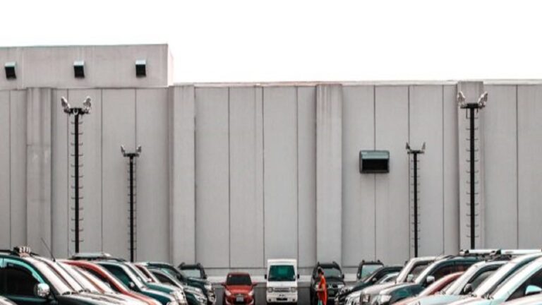 business1 163235860216x9.jpg
