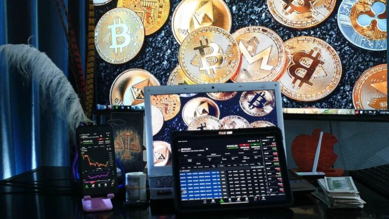 crypto pixabay Sergei Tokmakov large 1647584117921.jpg