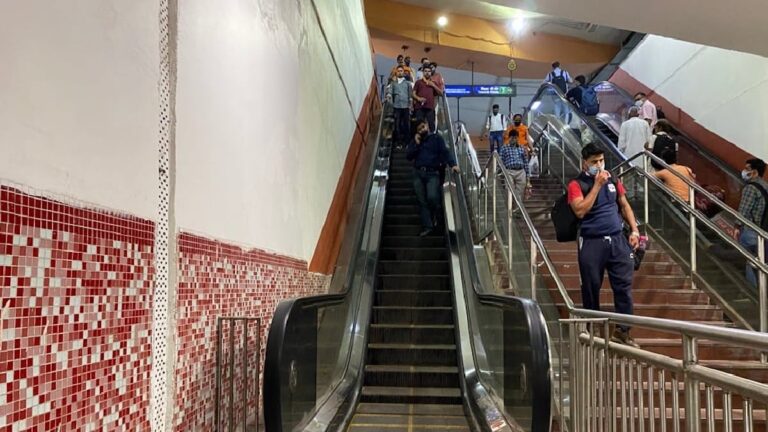 delhi metro fb 1634626514405.jpg