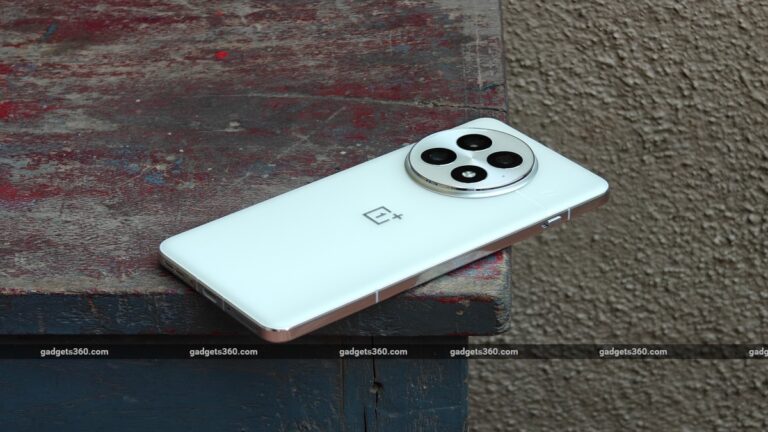 oneplus 13 battery gadgets 360 1736255584810.jpg
