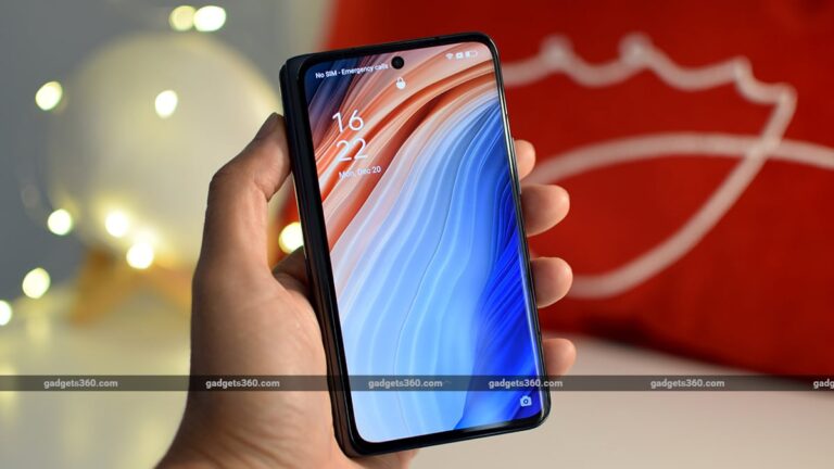 oppo find n first look hand gadgets360 1640000053854.jpg