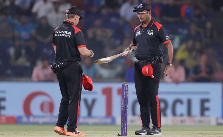 r465h5uc umpire bat check bcci 625x300 16 April 25.jpg