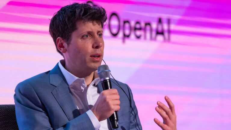 sam Altman bloomberg 1700542802591.jpg