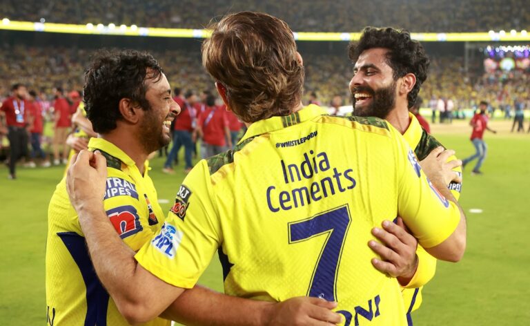 sd0t1gb8 dhoni jadeja rayudu bcci 625x300 30 May 23.jpg