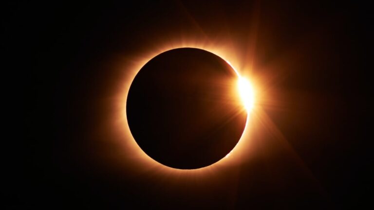 solar eclipse stock unsplash 1637993448072.jpg