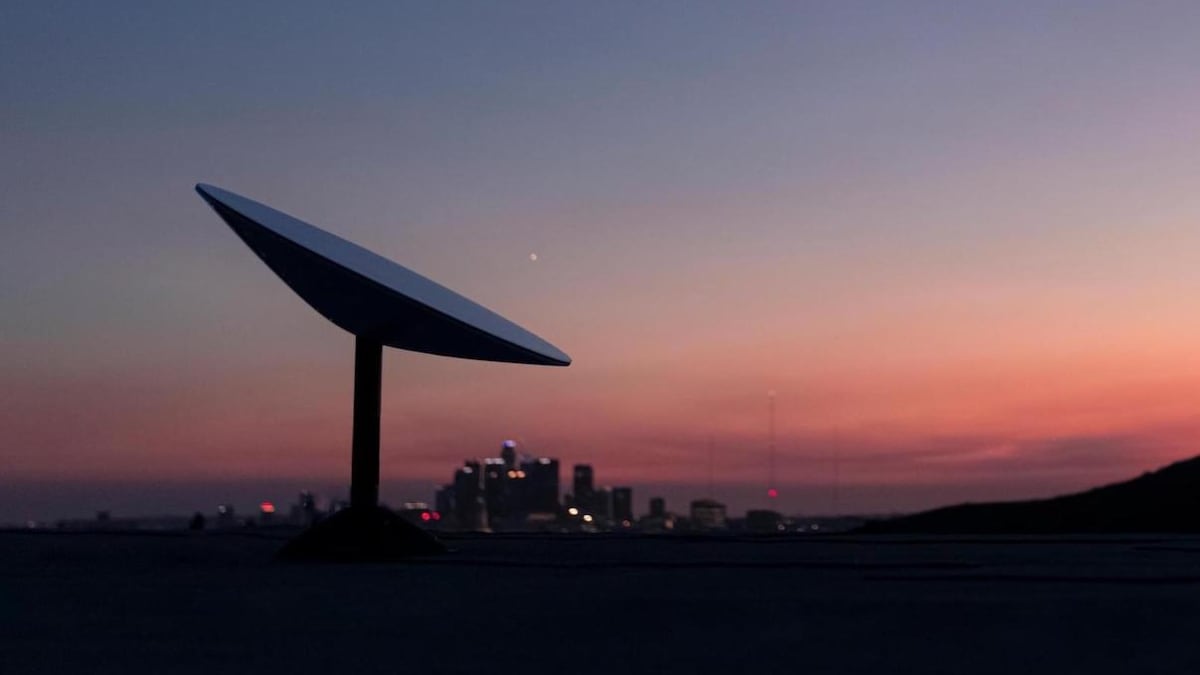 starlink terminal rooftop image spacex 1633352693206.jpg