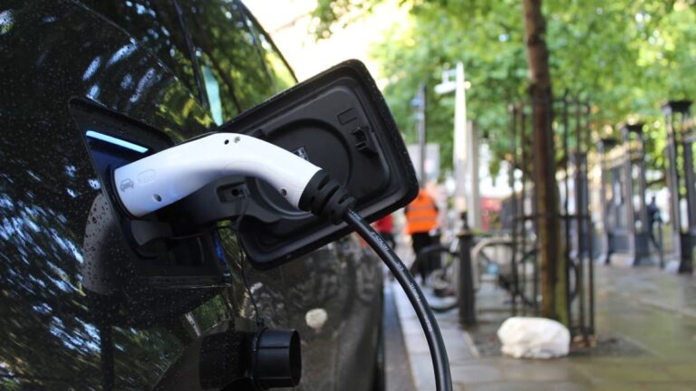 0d2aif44 electric vehicle 625x300 09 May 25.jpg