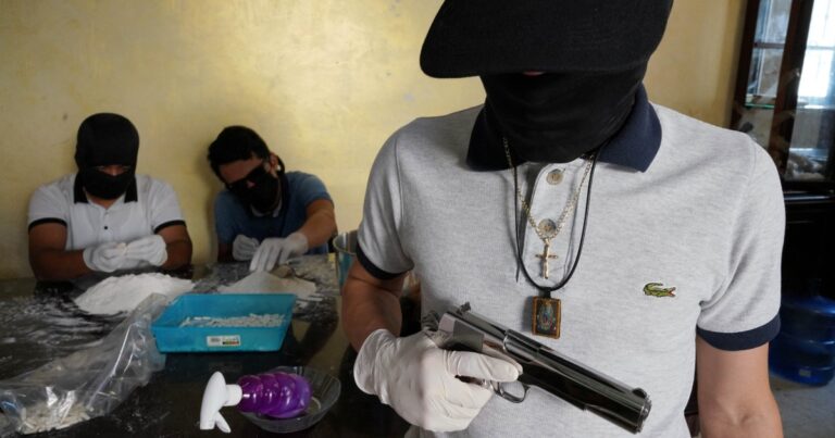 2023 05 09T110229Z 1755293982 RC2LGT9MN1Z2 RTRMADP 3 MEXICO DRUGS CHAPITOS 1748402643 b4d25f 1748403.jpeg