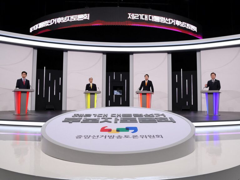 2025 05 18T112825Z 153728477 RC2AKEASAAJ7 RTRMADP 3 SOUTHKOREA ELECTION 1747577433.jpg
