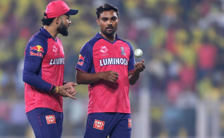 6revk9cg riyan parag with sandeep sharma bcci 625x300 31 March 25.jpg