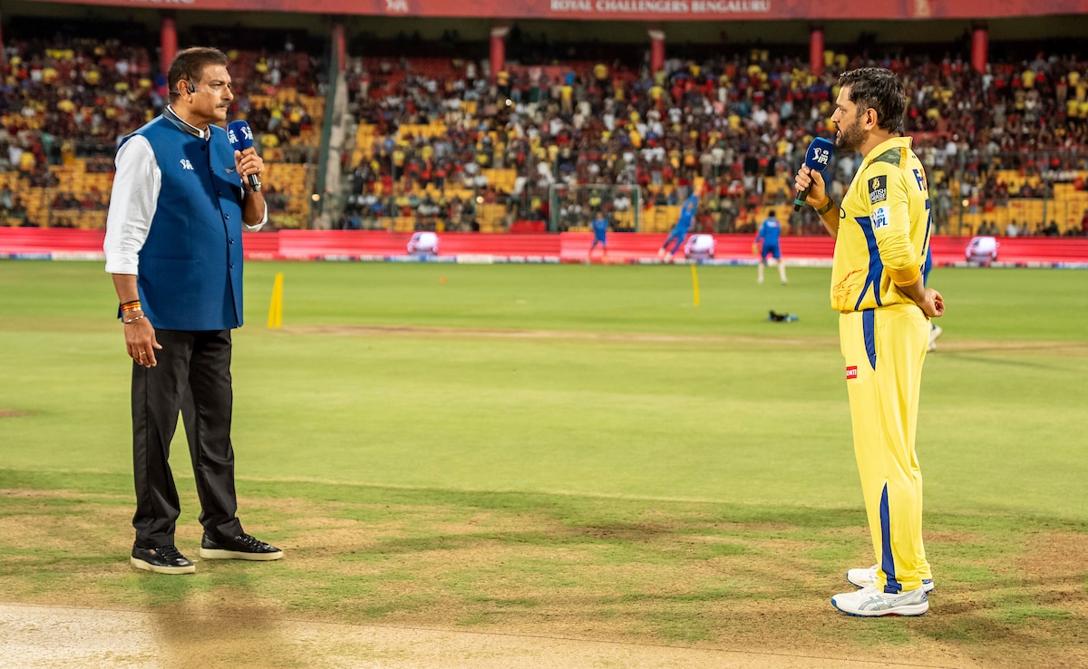 j4t24h64 ravi shastri ms dhoni 625x300 03 May 25.jpg