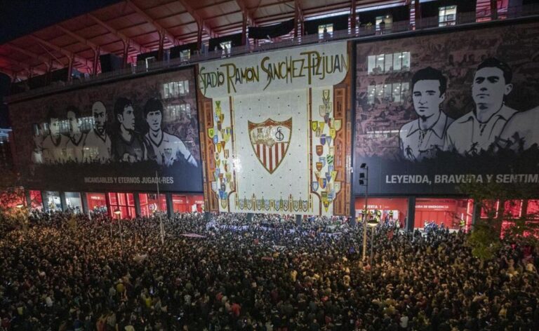 pertq43o sevilla fc fans 625x300 11 May 25.jpg