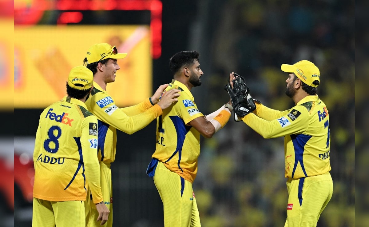 qjltvljk khaleel ahmed ms dhoni 625x300 05 May 25.jpg