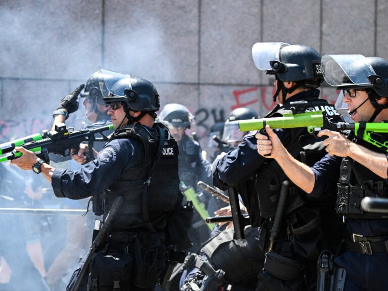 AFP 20250611 49VD8Z2 v1 HighRes UsAgentsProtestersClashAgainInLosAngelesOverImm 1749619683.jpg