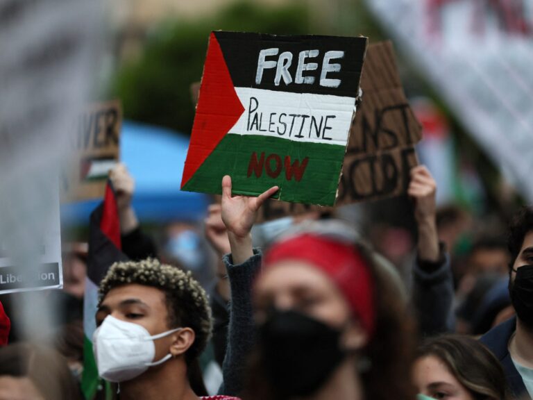 2024 04 25T232232Z 163016222 RC2UD7AAEM9Y RTRMADP 3 ISRAEL PALESTINIANS USA PROTEST 1714106282.jpg