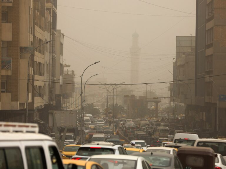 AFP 20250505 44H778Y v1 HighRes IraqWeatherDust 1752312059.jpg